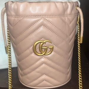 Gucci gg marmont mini bucket bag